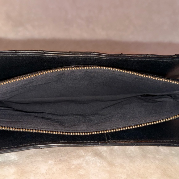 Victoria’s Secret Black Studded V-Quilt Women Wallet Magnetic Clasp Zipper Pouch - Picture 13 of 16